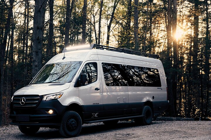 Auckland Airport Private Transfers in a Luxury Minibus - Photo 1 of 5